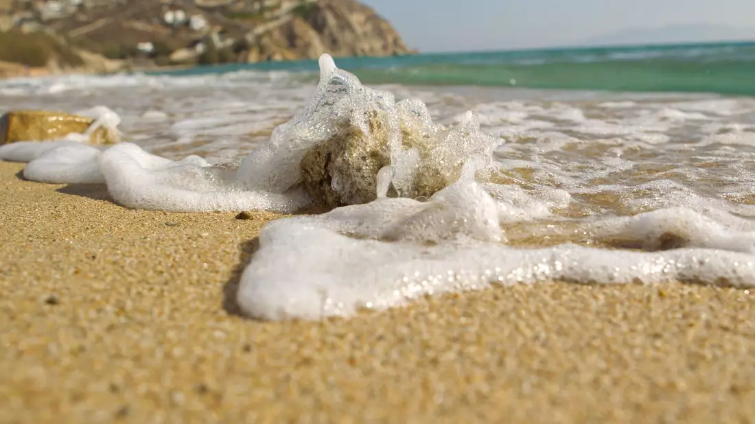 Baden in Meer und Seen ist mit Ausnahmen weitgehend sicher    - Bild: picture alliance / dpa