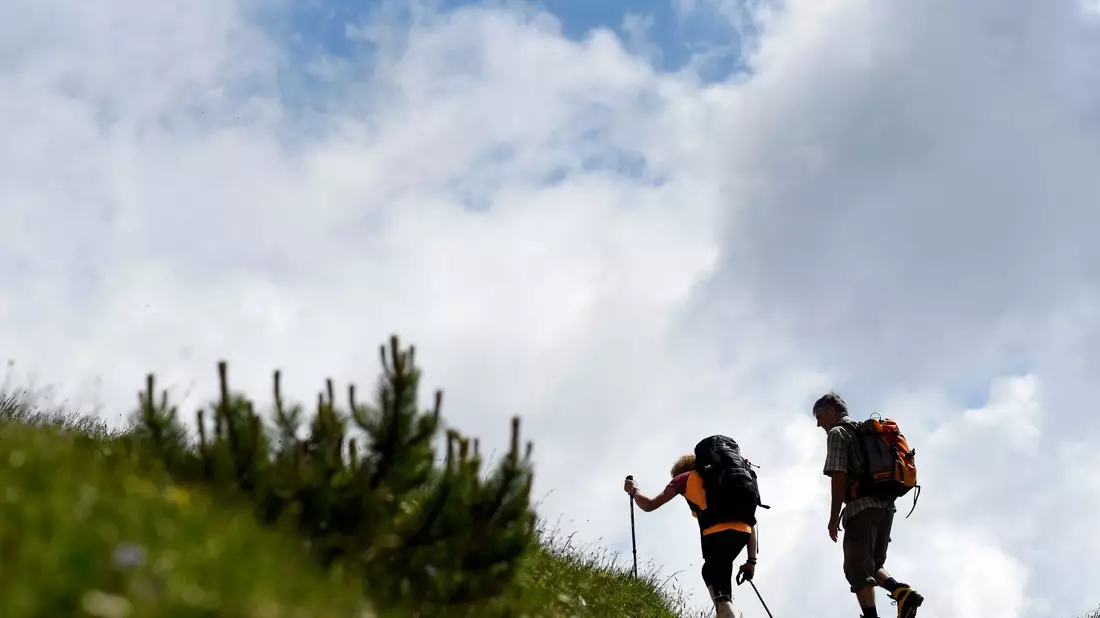 Viele Bergtouren werden im Klimawandel unberechenbarer - Bild: picture alliance / Angelika Warmuth/dpa