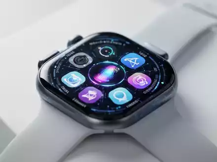 Nahaufnahme eines Apple Watch-Bildschirms mit dem neuen watchOS 27 Dynamic App Grid und Siri in der Mitte. - Foto: über boerse-global.de