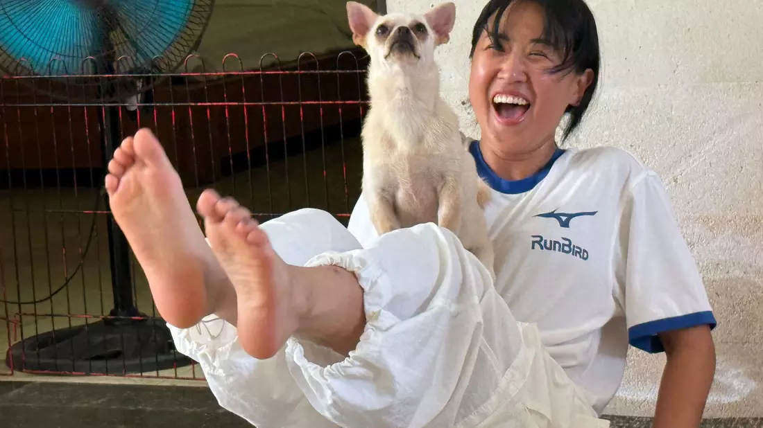 Puppy Yoga macht die Menschen glücklich - aber es gibt Schattenseiten. - Bild: Carola Frentzen/dpa