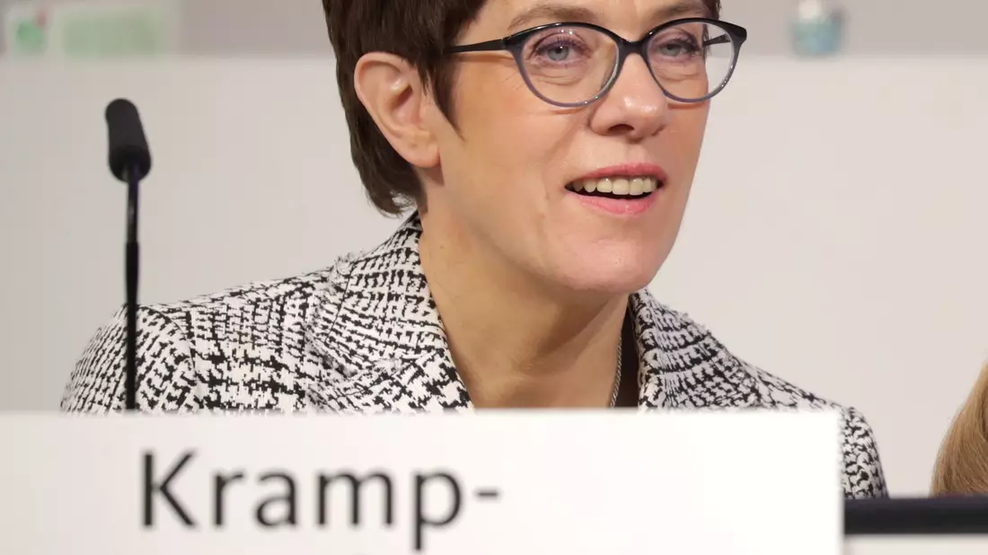 Über Doppelnamen werden in Deutschland häufig Witze gemacht (Archivbild). - Bild: Kay Nietfeld/dpa
