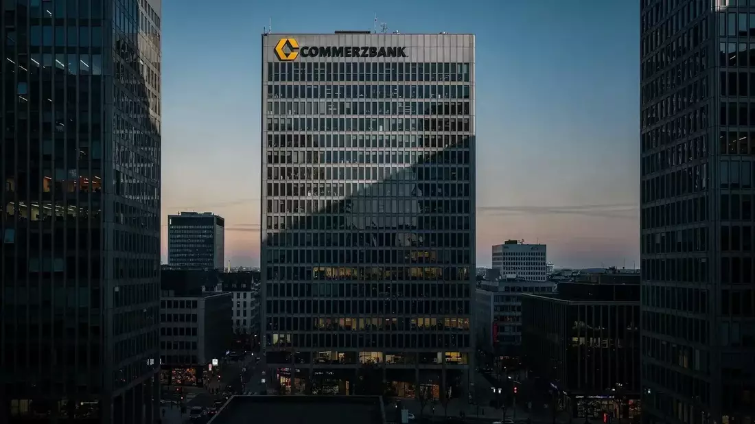 Commerzbank CEO Advises Holding Tight on UniCredit's €37.13 Bid
