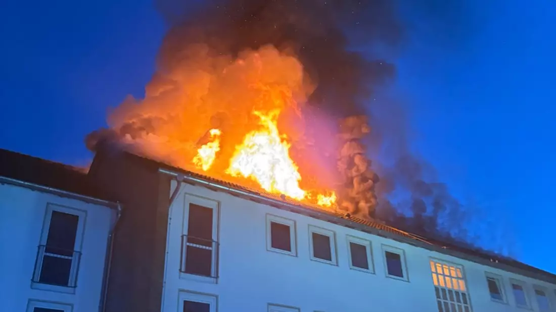 FW Paderborn: Dachstuhlbrand in der Lösekestraße - Bild: presseportal.de