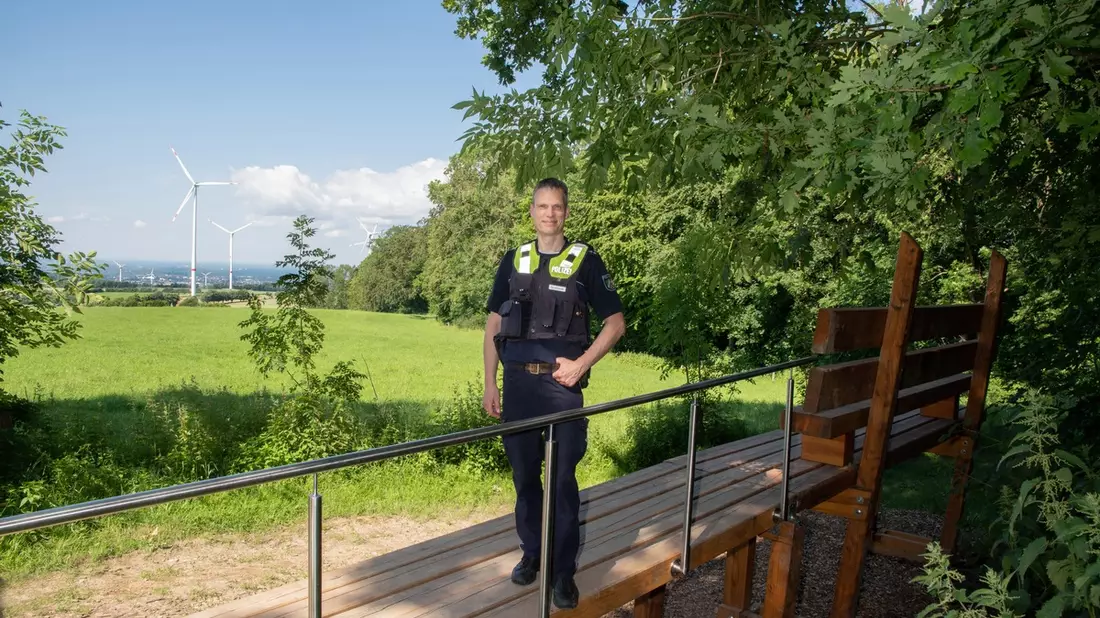 POL-LIP: Schlangen. Christian Gutowski ist neuer Bezirksdienstbeamter für die Gemeinde Schlangen. - Bild: presseportal.de