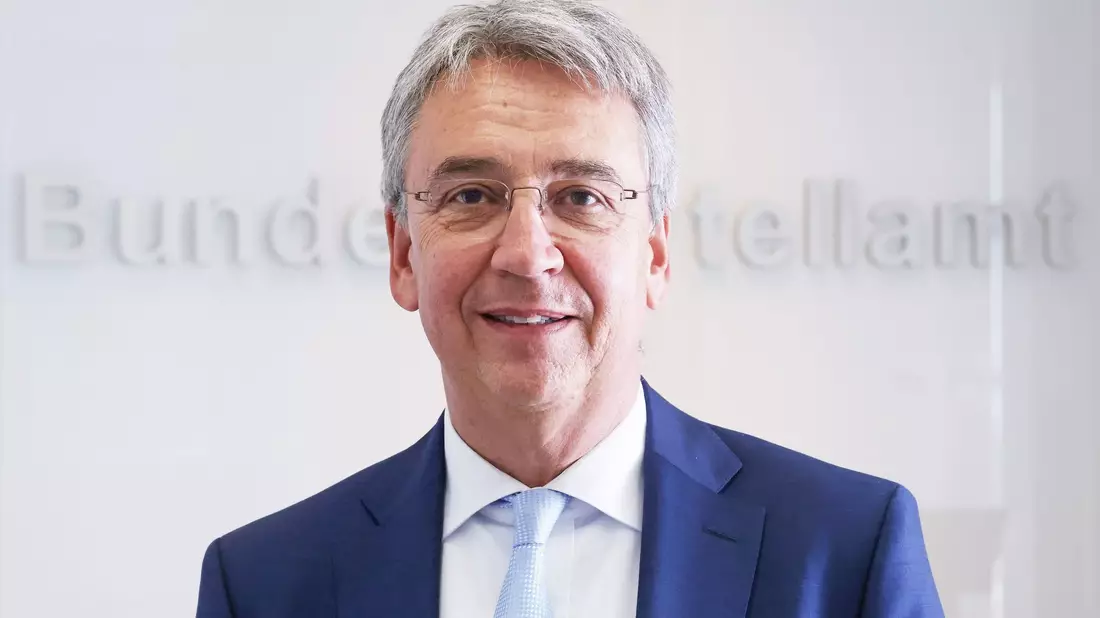 Er schaut der Mineralölbranche auf die Finger: Kartellamtschef Andreas Mundt. - Bild: Oliver Berg/dpa