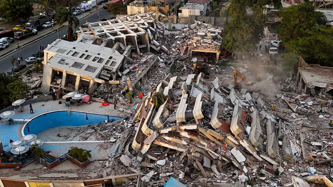 Nach einer Modellrechnung der US-Erdbebenwarte USGS könnte die Zahl der Toten in die Zehntausende gehen. - Bild: Miguel Medina/Pool AFP/AP/dpa