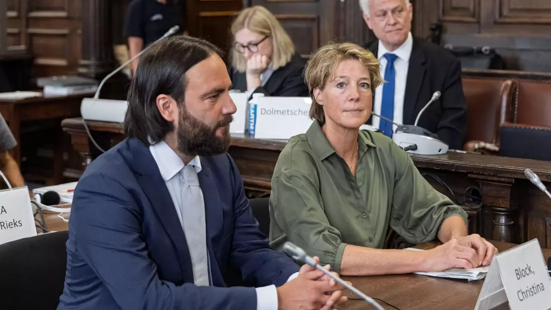 Die Angeklagte Christina Block und ihr Anwalt Ingo Bott. - Bild: Markus Scholz/dpa-Pool/dpa