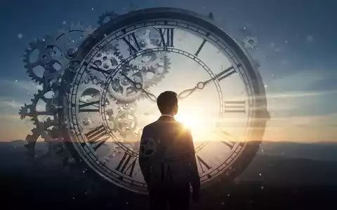 Eine stilisierte Uhr mit Zahnrädern und einer Person, die auf einen hellen Horizont blickt, symbolisiert Zukunftsplanung und Zeitreisen. - Foto: über boerse-global.de