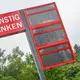 Mit günstigem Tanken dürfte es bald vorbei sein. Der Tankrabatt endet in der Nacht zum Mittwoch.  - Bild: Jason Tschepljakow/dpa