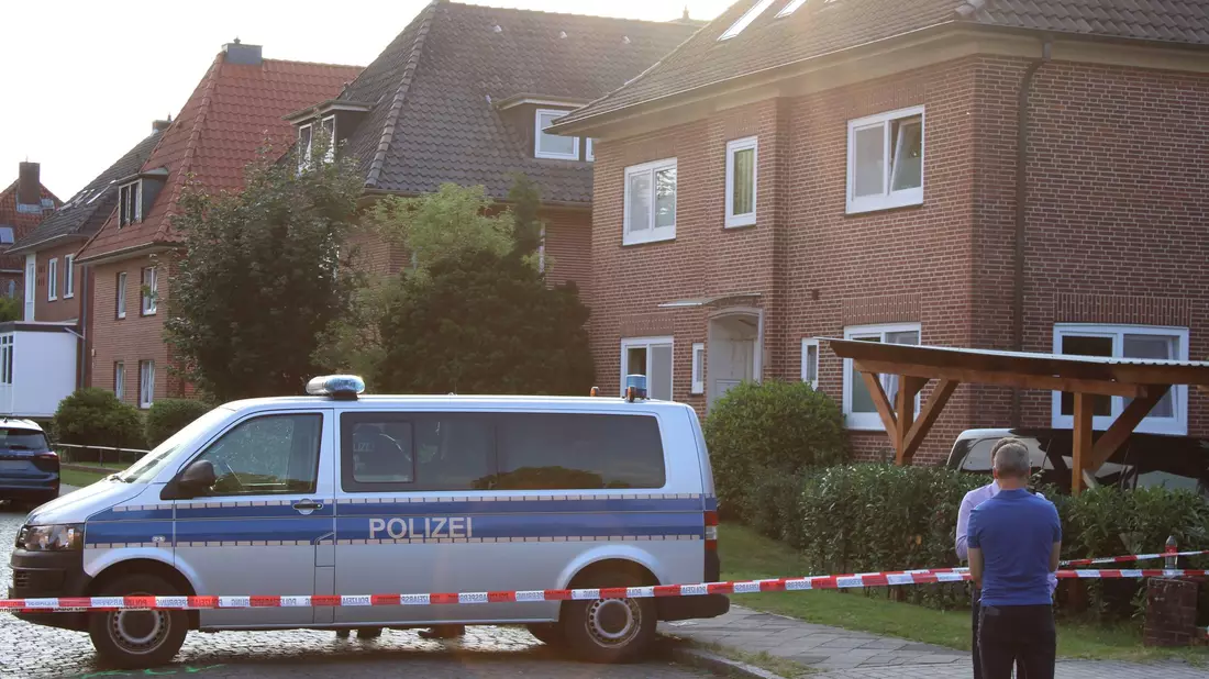  In der Einrichtung waren gestern mehrere Menschen durch Schüsse gestorben. - Bild: Kai Moorschlatt/dpa