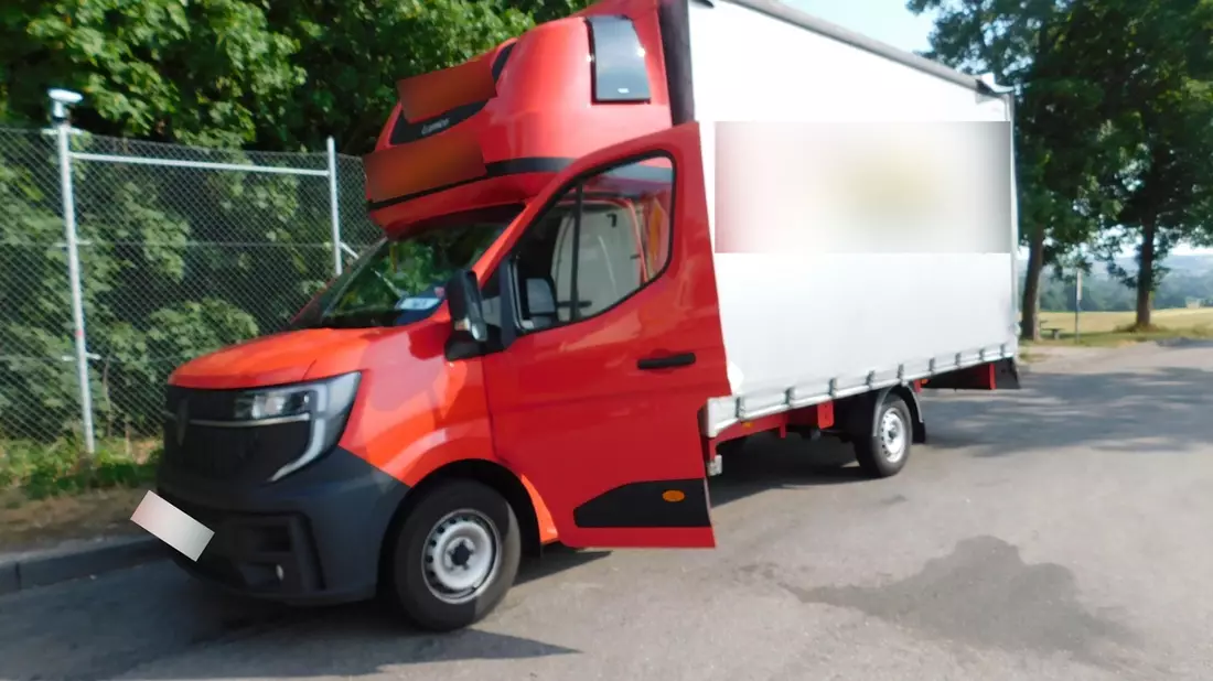 POL-UL: (UL)Ehingen - Polizei zieht maroden Laster aus dem Verkehr / Am Montag kontrollierte die Polizei in Ehingen einen völlig desolaten Lkw. - Bild: presseportal.de