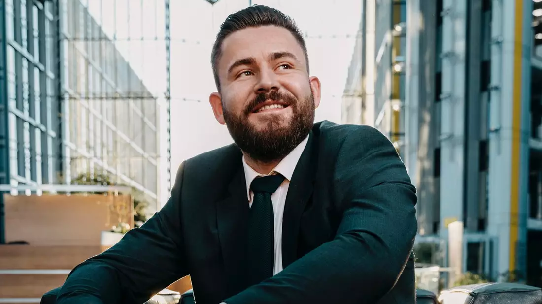 Mehr Zeit für Beratung statt Verwaltung: Sam Plett verrät, wie Makler ihre Prozesse neu strukturieren - Bild: presseportal.de