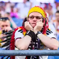 Nach dem WM-Aus könnte die miese Stimmung im Fußball auch auf andere Bereiche übergreifen.  - Foto: Tom Weller/dpa