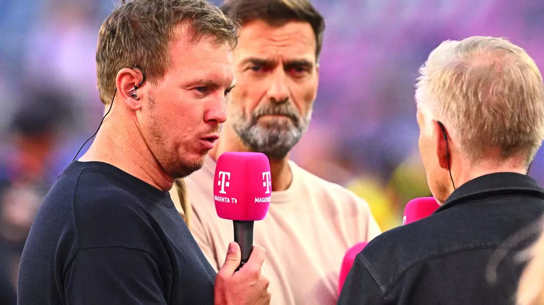 Jürgen Klopp (M) will nicht über ein Engagement als Bundestrainer spekulieren.  - Bild: Tom Weller/dpa