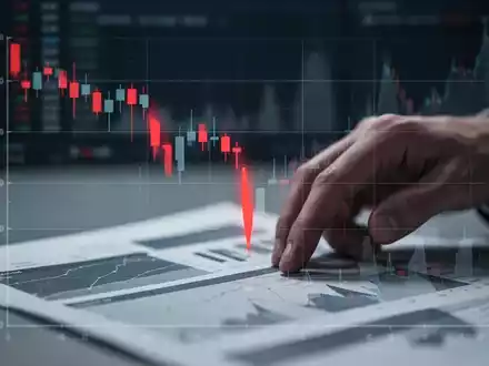 Ein fast leerer Balken auf einem digitalen Börsenchart, der einen starken Gewinnrückgang symbolisiert, mit einer besorgten Hand. - Foto: über boerse-global.de