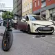 Mehrere Passanten hätten den Vorfall mitbekommen und den Taxifahrer festgehalten, bis die ersten Polizisten am Ort des Geschehens waren. - Bild: Lennart Preiss/dpa