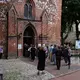 In Stade werden der sechs Opfer gedacht, die am Montag erschossen wurden.  - Bild: Carsten Neff/dpa