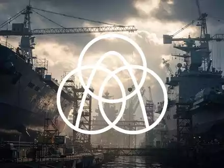 Abstrakte, atmosphärische Szene der Schiffbau- und Verteidigungsindustrie mit starken, widerstandsfähigen Silhouetten und dramatischer Beleuchtung. - Foto: über boerse-global.de