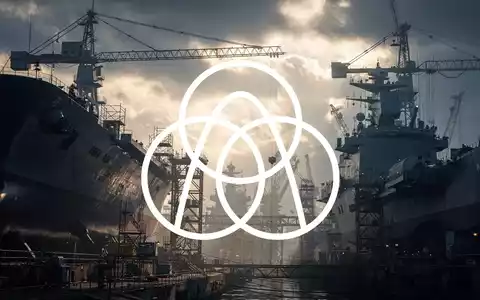 Abstrakte, atmosphärische Szene der Schiffbau- und Verteidigungsindustrie mit starken, widerstandsfähigen Silhouetten und dramatischer Beleuchtung. - Foto: über boerse-global.de