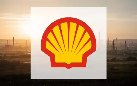 Eine weitläufige, sonnenverwöhnte Landschaft mit angedeuteten industriellen Elementen in der Ferne, die den Energiesektor und strategische Marktveränderungen darstellt. - Foto: über boerse-global.de