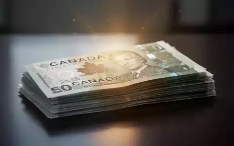 Ein Stapel kanadischer Dollar-Scheine mit einem subtilen Leuchten im Hintergrund, der finanzielles Wachstum symbolisiert. - Foto: über boerse-global.de