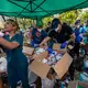 Tausende Menschen sind auf Hilfe angewiesen. - Bild: Miguel Medina/Pool AFP/AP/dpa
