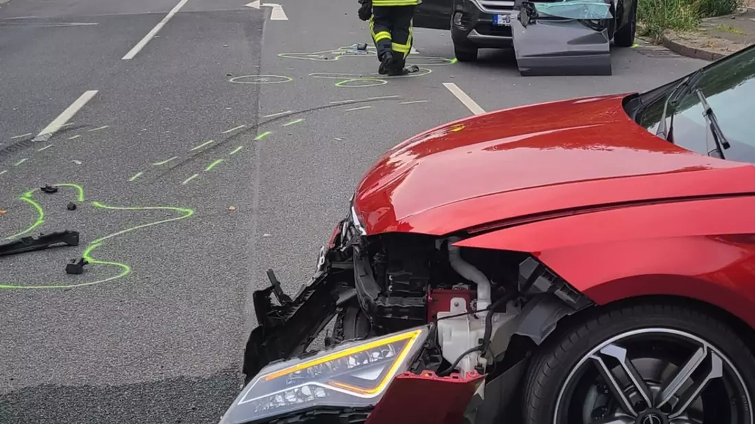 FW-OB: Verkehrsunfall - PKW überschlägt sich auf der Buschhausener Straße - Bild: presseportal.de