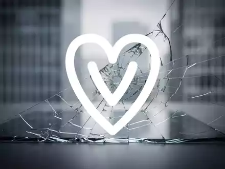 Abstrakte Darstellung einer angespannten Geschäftsumgebung mit gebrochenem Glas, das finanzielle Not symbolisiert. - Foto: über boerse-global.de