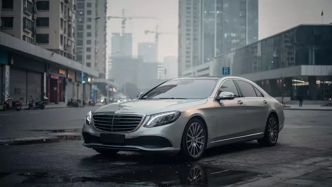 Mercedes-Benz Stock at 52-Week Low: Jefferies Upgrades to Buy on Cash Flow Yield