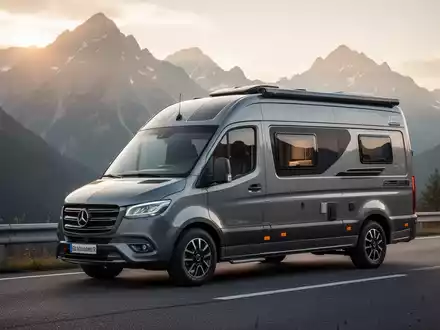 Ein modernes Wohnmobil auf einer malerischen Straße, umgeben von Bergen, das Reisen und temporäres Wohnen symbolisiert. - Foto: über boerse-global.de