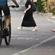 Beim Radfahren atmet man mehr Luft ein als beim Gehen. - Bild: Bernd Weißbrod/dpa