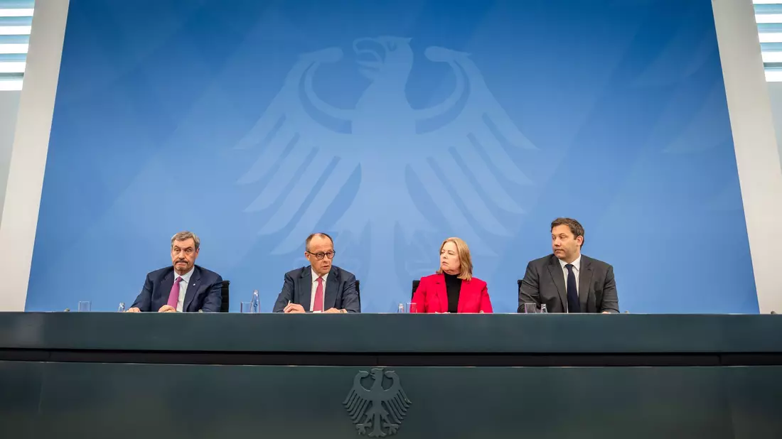 Zum Schluss dürfte es wieder eine Pressekonferenz geben. - Bild: Michael Kappeler/dpa