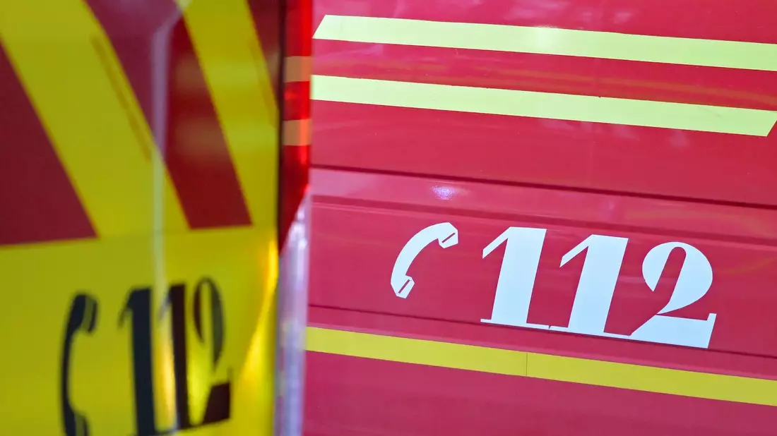 Feuerwehr und Rettungsdienst waren mit einem Großaufgebot im Einsatz. (Symbolbild) - Bild: Malin Wunderlich/dpa
