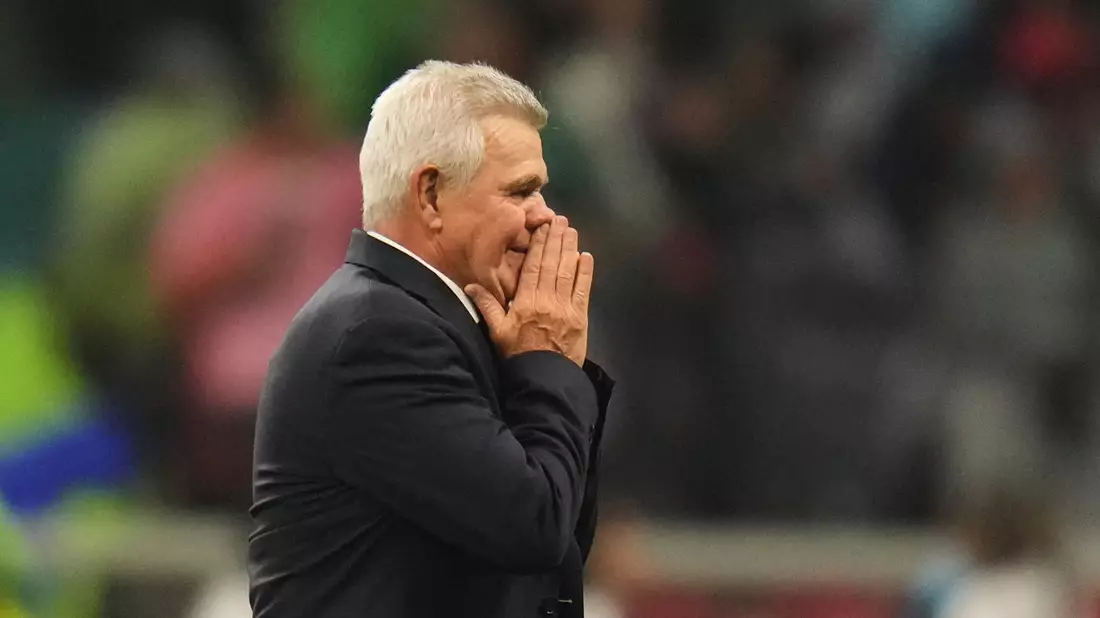 Mexikos Coach Javier Aguirre kann es selbst kaum fassen.  - Bild: Eduardo Verdugo/AP/dpa
