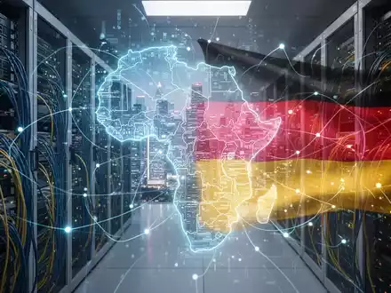 Abstraktes digitales Netzwerk mit leuchtenden Linien, die Rechenzentren, eine Stadtsilhouette und Kontinentalkarten verbinden, symbolisiert globale digitale Transformation. - Foto: über boerse-global.de