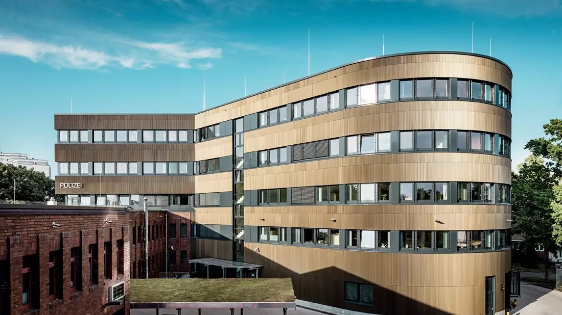 Polizeikommissariat 43: Architektur und Schraffur