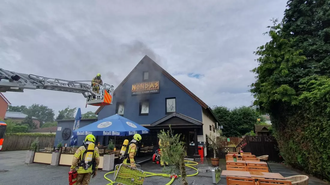 FW Hannover: Feuer in einem Restaurant in Bothfeld - Bild: presseportal.de