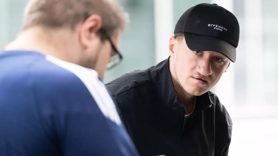 Angelo Stiller kehrte via Frankfurt in die Heimat zurück. - Bild: Florian Wiegand/dpa