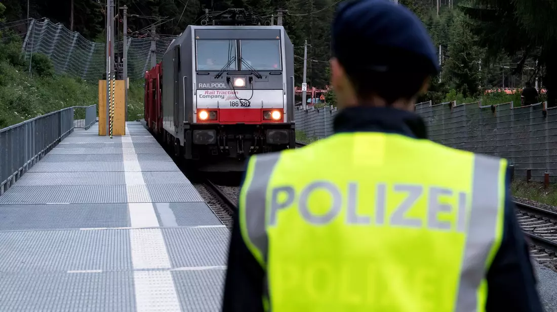 Die Kläger wehren sich gegen Personenkontrollen an der Grenze (Illustration) - Bild: Sven Hoppe/dpa