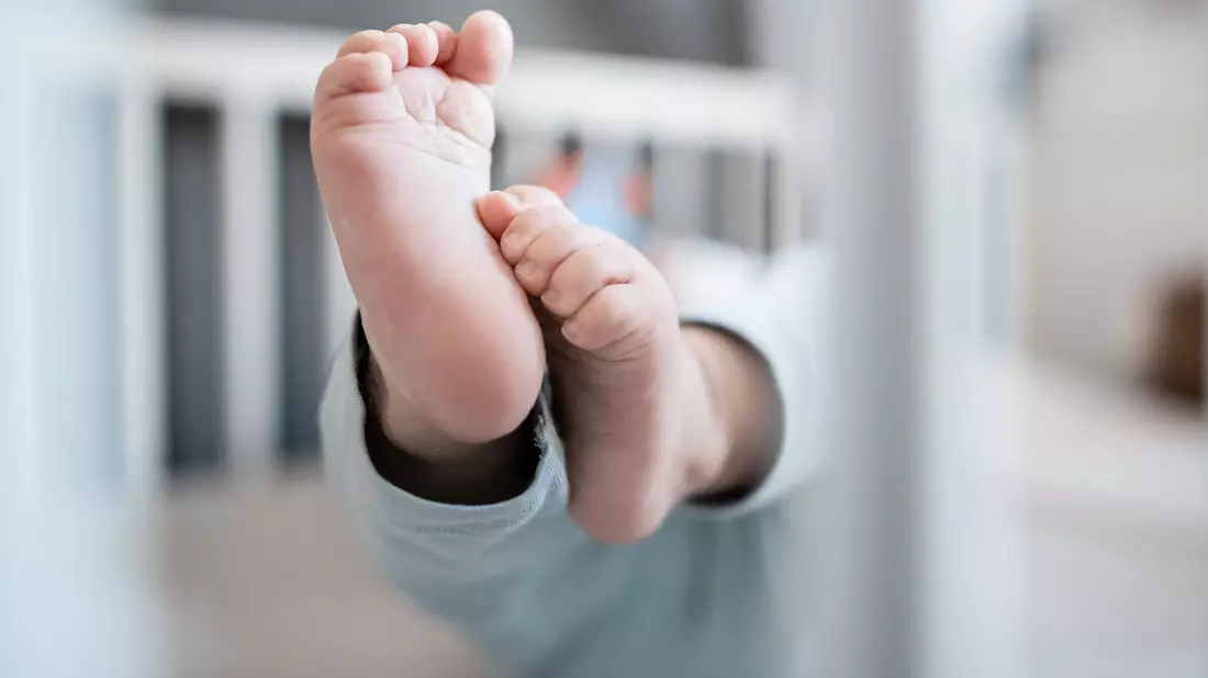 Die Geburtenrate lag im vergangenen Jahr bei 1,32 Kindern je Frau. (Symbolbild) - Bild: Fabian Strauch/dpa