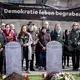 Eine Demonstration am Bundestag wandte sich im Frühjahr gegen Einschnitte bei «Demokratie leben!». (Archivbild) - Bild: Kay Nietfeld/dpa