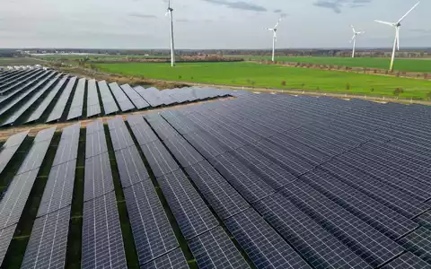 Erneuerbare Energien haben im ersten Halbjahr 58 Prozent des Stromverbrauchs gedeckt - ein Rekord. (Symbolbild) - Foto: Jan Woitas/dpa