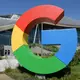 Ein schwedisches Gericht hat Google zu einer hohen Schadenersatz-Zahlung verdonnert. (Illustration) - Bild: Andrej Sokolow/dpa