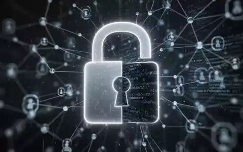 Ein stilisiertes, leuchtendes digitales Vorhängeschloss über einem unscharfen Hintergrund aus Netzwerkverbindungen und Datenströmen. - Foto: über boerse-global.de