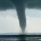 Am Mittwochmittag hat sich ein Tornado auf dem Bodensee vor Friedrichshafen gebildet.  - Bild: Kraus/swd-medien/dpa