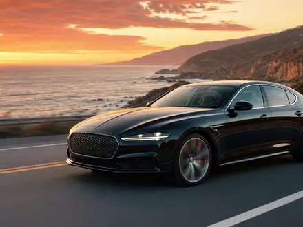 Schwarze Premium-Limousine auf kurvenreicher Küstenstraße bei Sonnenuntergang. Mercedes-Benz Group AG, ISIN DE0007100000 - Foto: THN