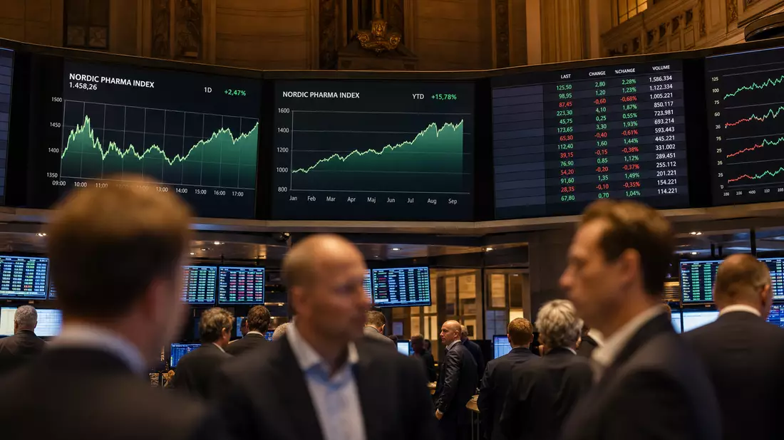 Trading Floor Kopenhagen mit Pharma-Index-Charts auf großen Anzeigetafeln