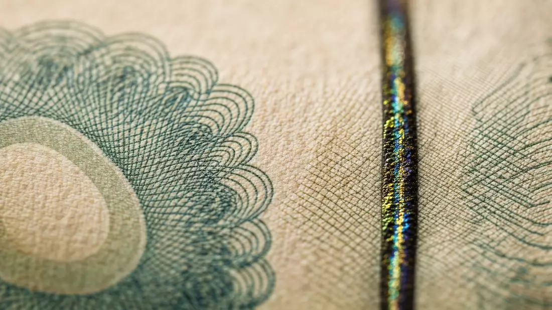 Extreme Nahaufnahme Banknoten-Guilloché-Muster mit irisierendem Sicherheitsfaden