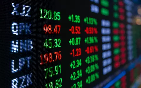 Goldman Sachs US38141G1040 Makro Detail eines Aktien Tickers mit leuchtenden grünen und roten Kursänderungen - Foto: THN