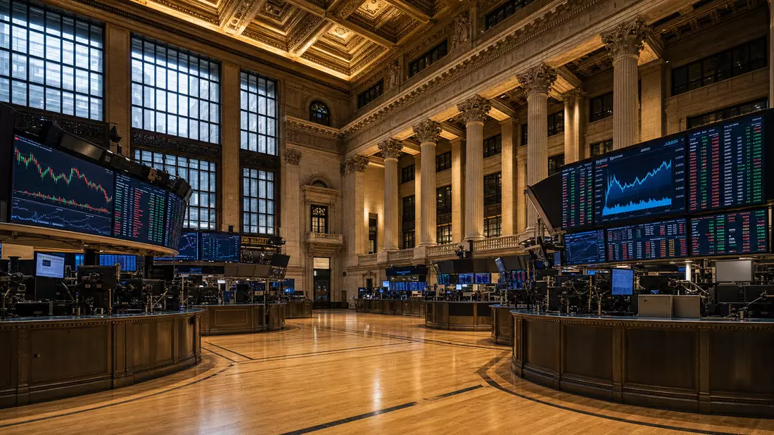 NYSE-Handelsparkett mit Börsenkursen auf Displays, neoklassische Architektur, Editorial-Stil